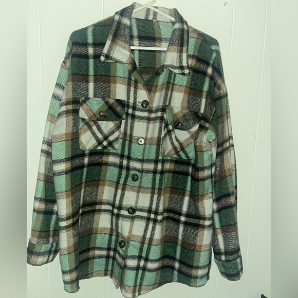 Flannel jacket aka shacket, from Amazon. Button down long flannel - Picture 1 of 3